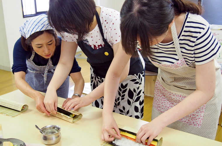 両国クッキング 恵方巻きをつくって食べよう